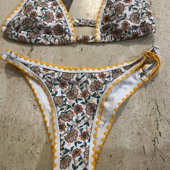 Bikinx Cheeky/Triangle Bikini Set Women’s Size Medium - Picture 2 of 7